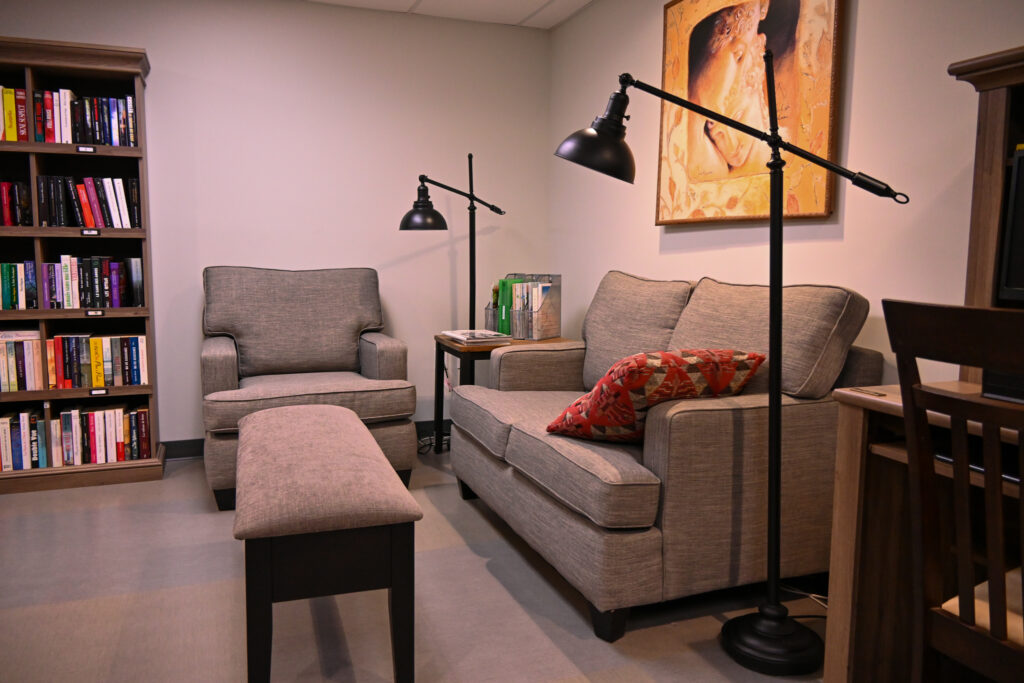 plusieurs salons et espaces communs